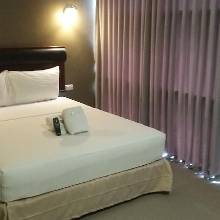 Win Hotel&Casino Talisay  Esterno foto