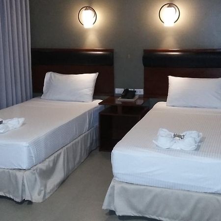 Win Hotel&Casino Talisay  Esterno foto