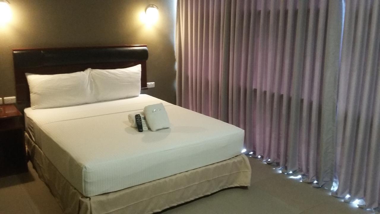 Win Hotel&Casino Talisay  Esterno foto
