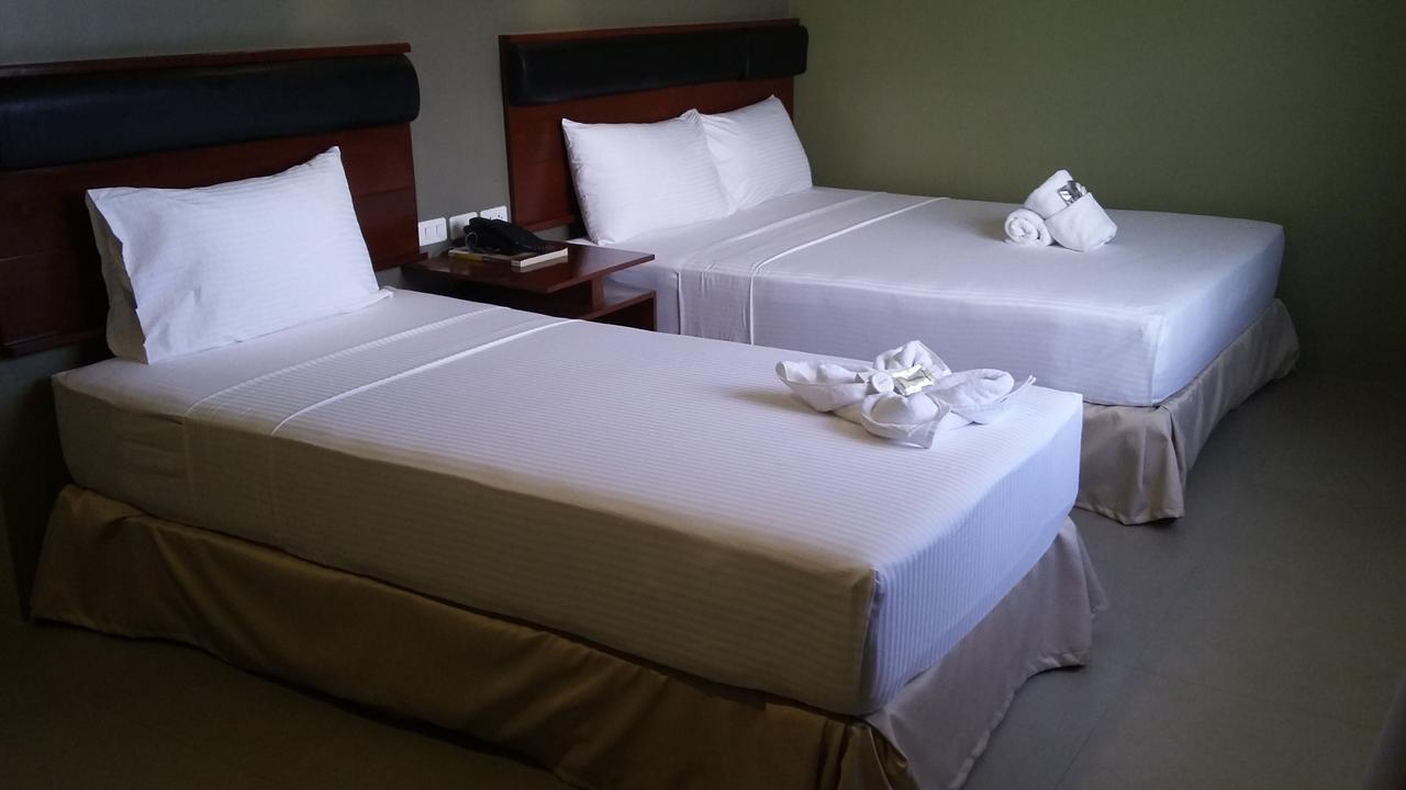 Win Hotel&Casino Talisay  Esterno foto