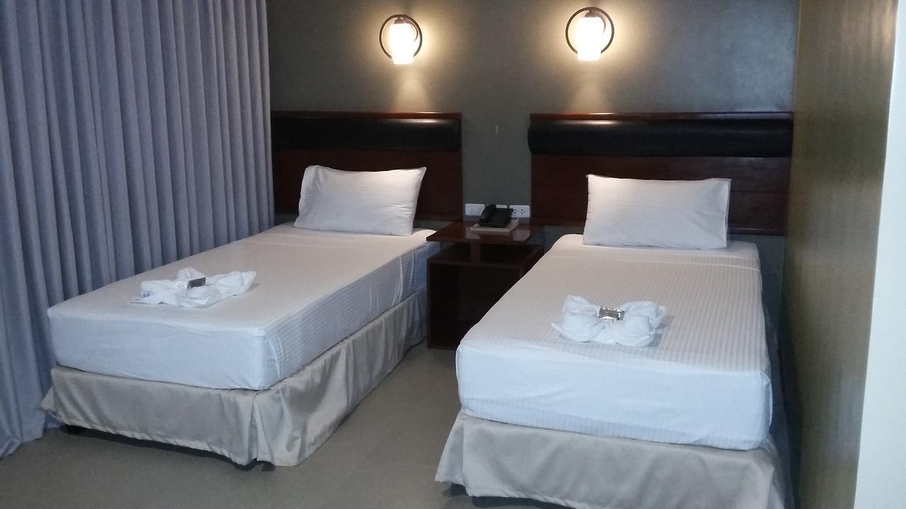 Win Hotel&Casino Talisay  Esterno foto